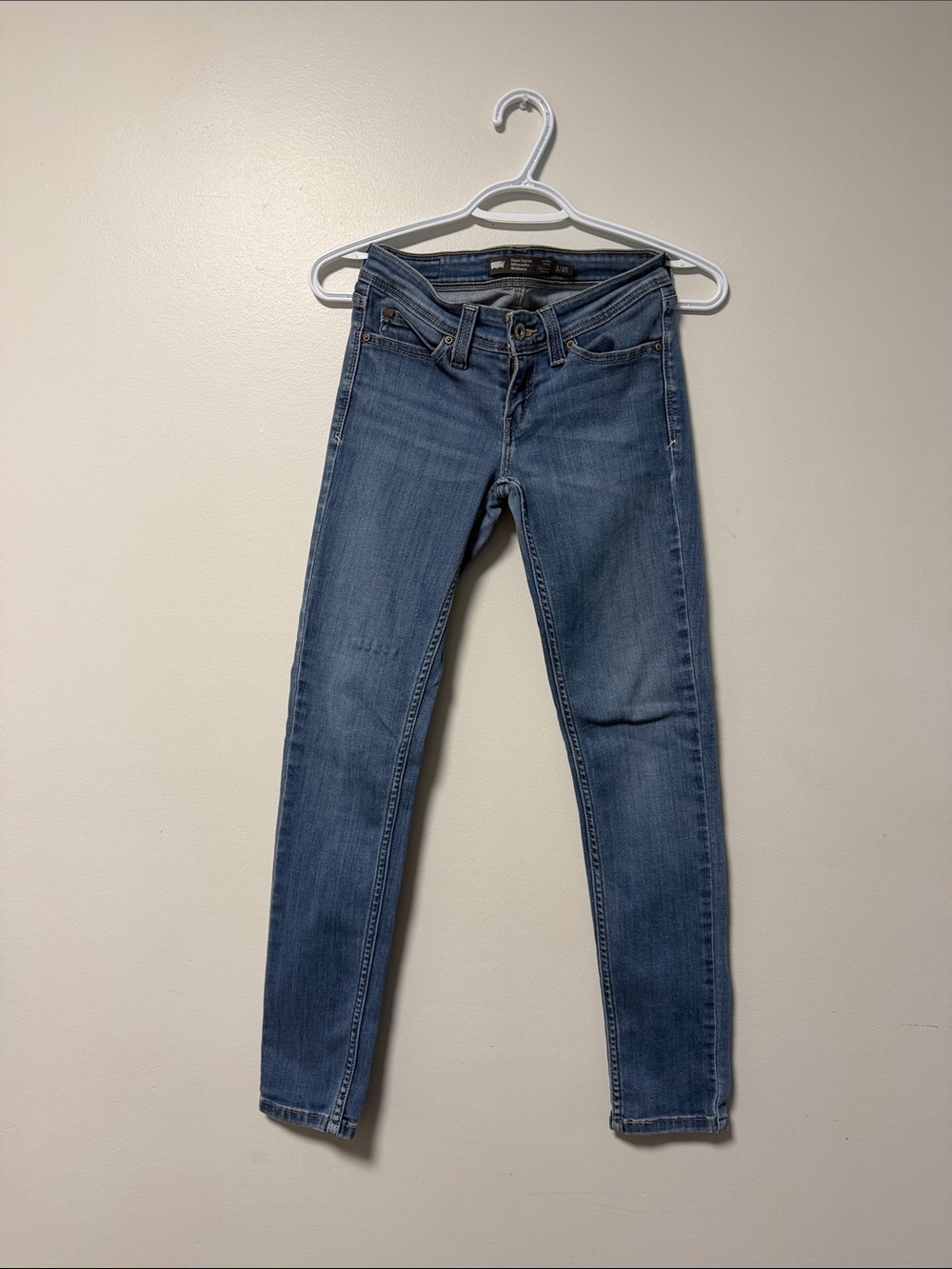 Levi’s Classic Mid Blue Women’s Skinny Jeans